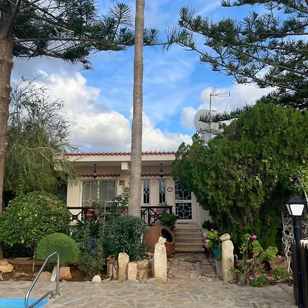 Filip Coral Bay Peyia