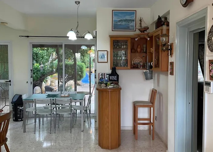 Filip Coral Bay בית נופש *