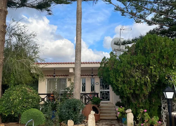 Filip Coral Bay Peyia